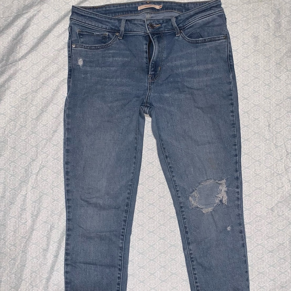 Levi’s mid rise 711 Skinny jeans